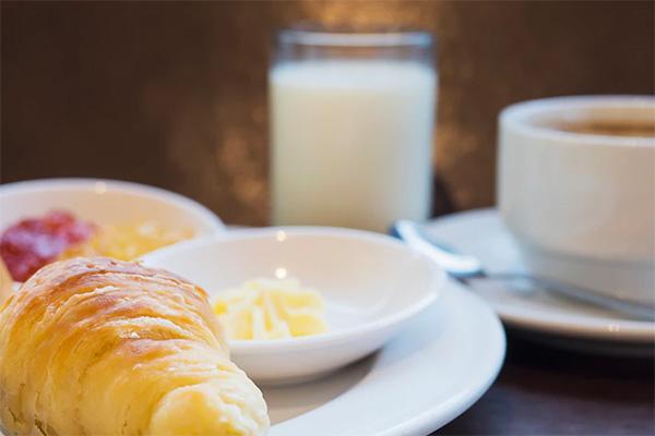 Buttered-croissants-coffee