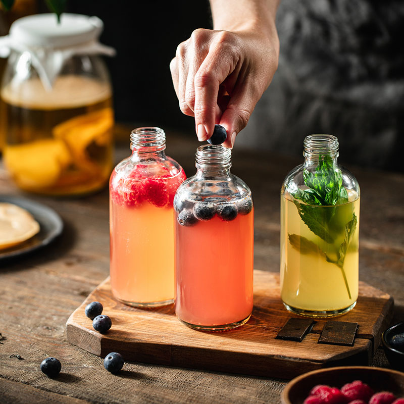 Preparing-Kombucha-drink